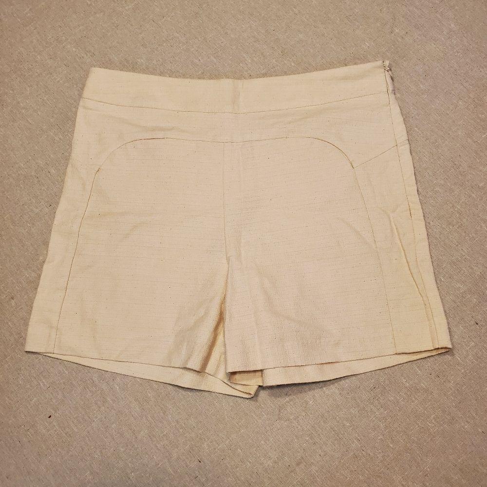 Ellison High Waist Contemporary Flat Front Shorts in Size M